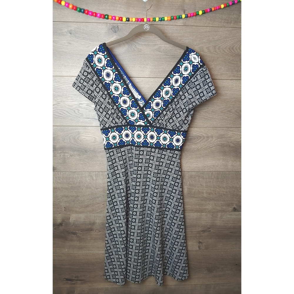 Maggy London Geometric V Neck Dress